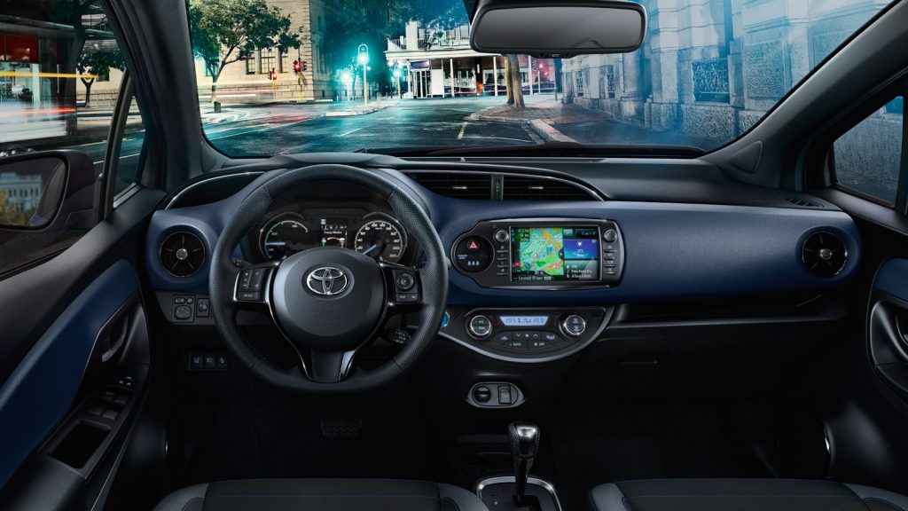 Toyota-Yaris-Hybrid-Interior