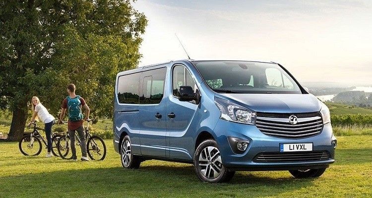 Who Rents 7–9 Passenger Minibuses